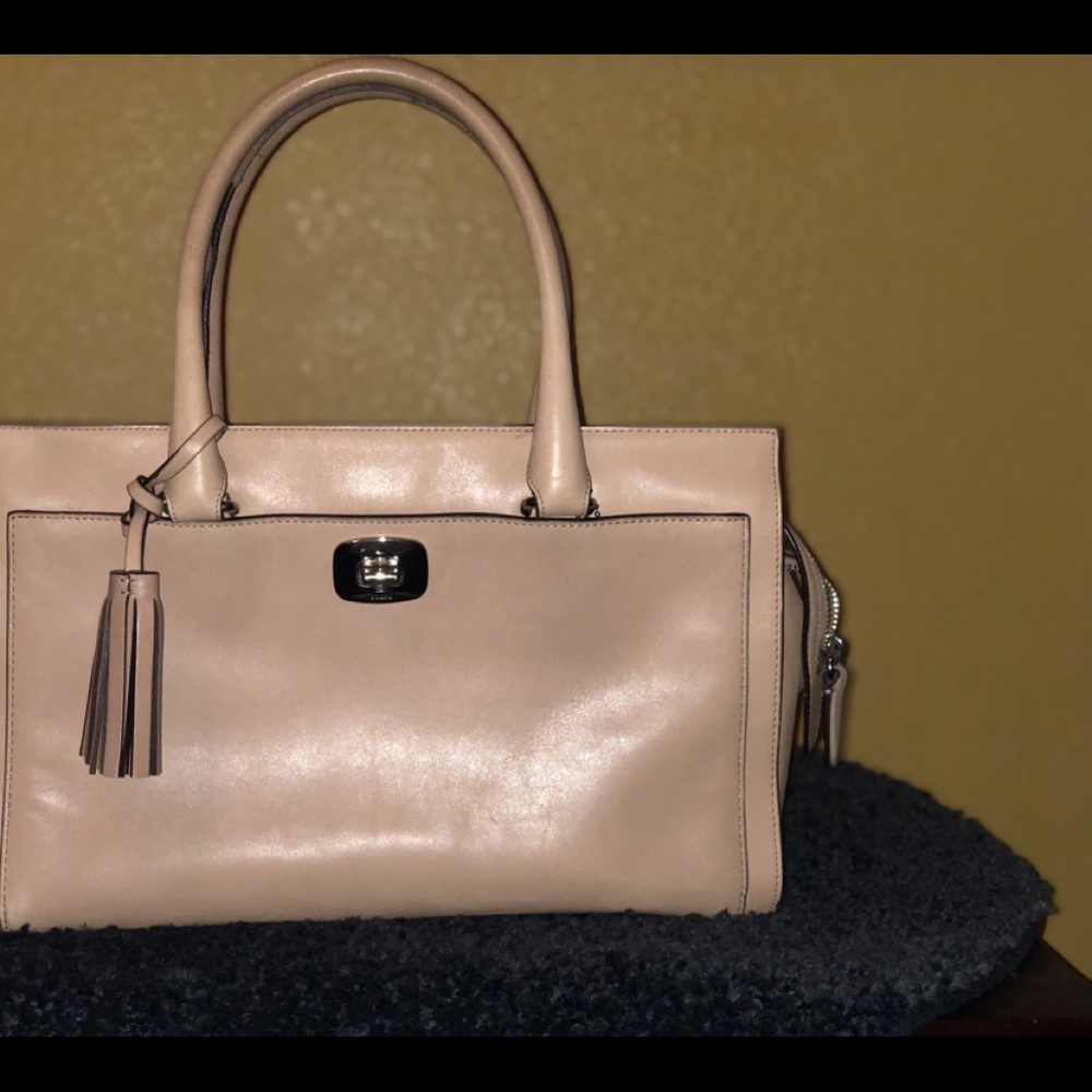 🍀 BOGO 50% Off 🍀 Authentic Coach Bag
